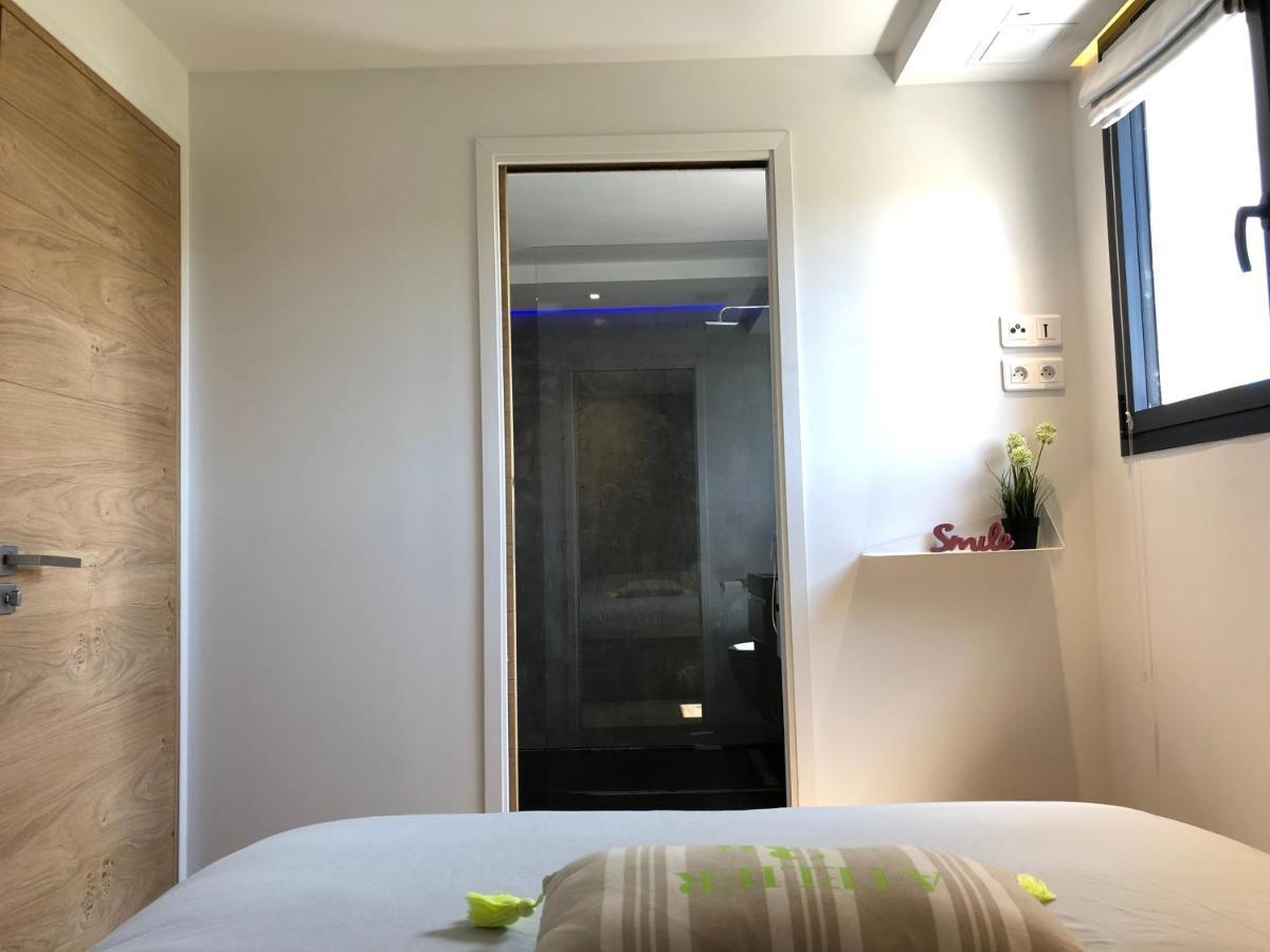 Appartement Climatise Refait A Neuf - Vue Mer Saint-Tropez - Piscine- 50M Plage Gassin Exterior photo